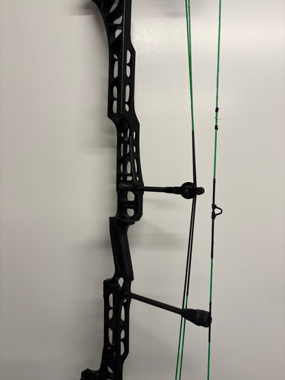 Mathews TRX 40 Compound Bow RH Black 50-60 lbs - Used