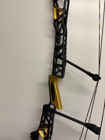 Mathews Title 38 G1-G2 3D Printed Grip + Riser Inserts Gold RH - Used (kopie)