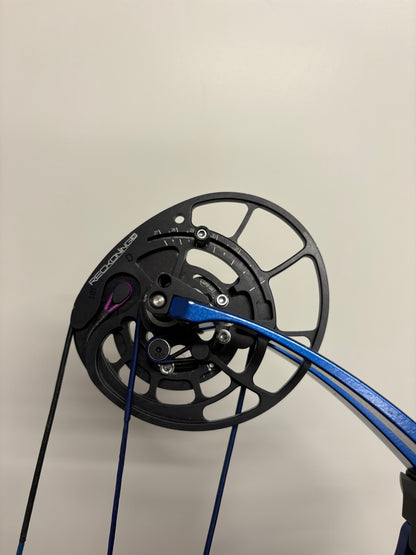 Bowtech Reckoning 38 Compound Bow LH Blue 40-50 lbs - Used