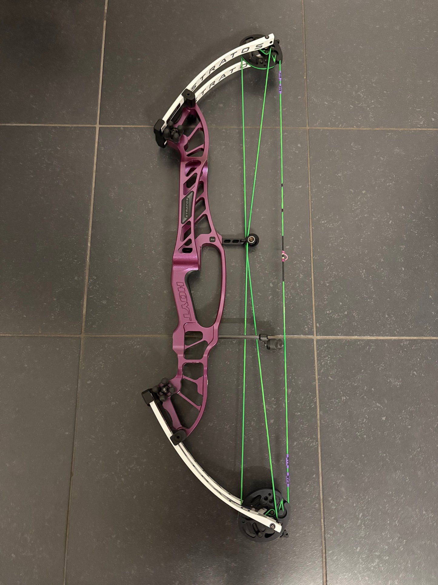Hoyt Stratos 36 Compound Bow RH Stardust Purple HBT #1 50-60 lbs - Used