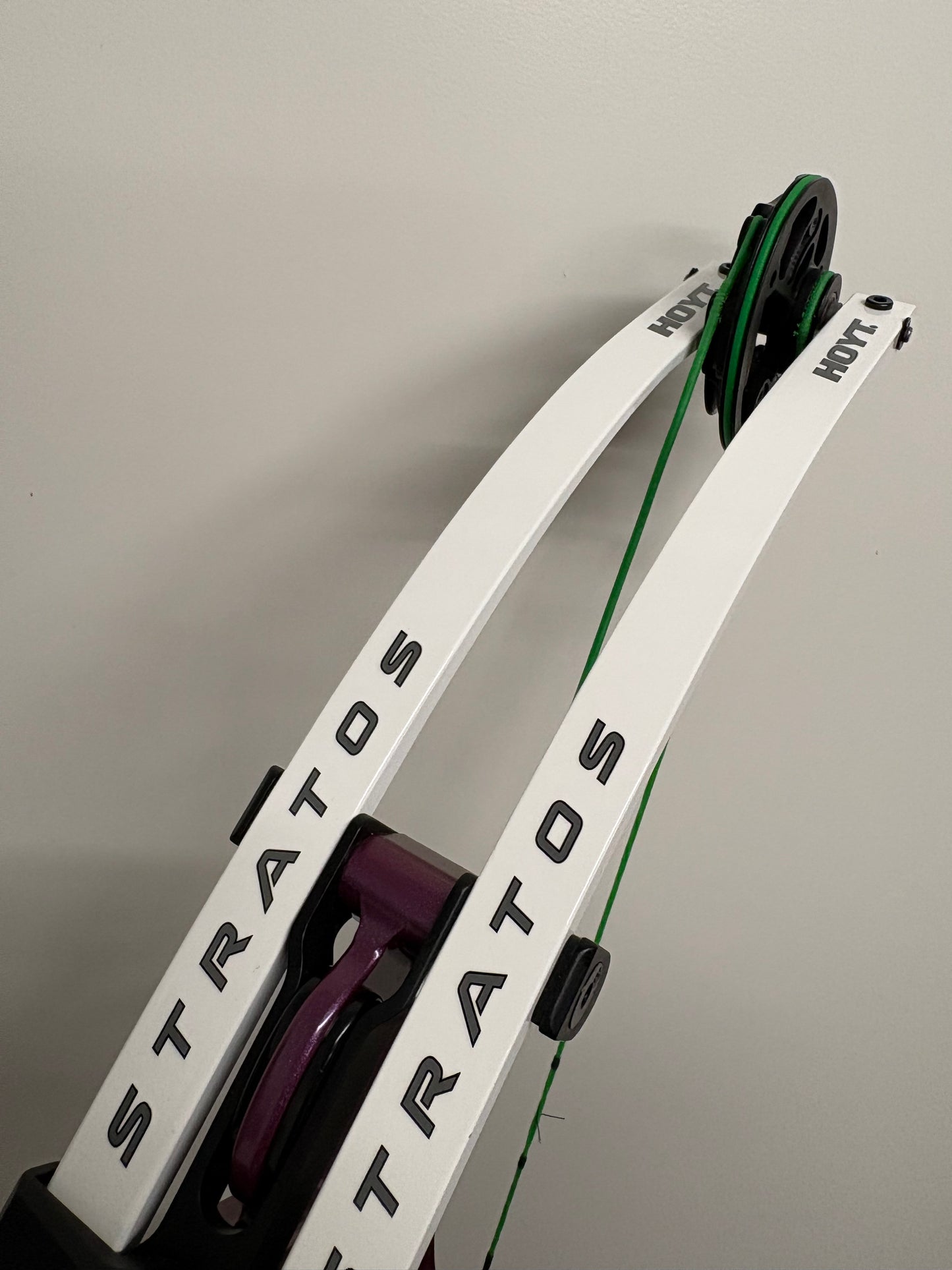 Hoyt Stratos 36 Compound Bow RH Stardust Purple HBT #1 50-60 lbs - Used