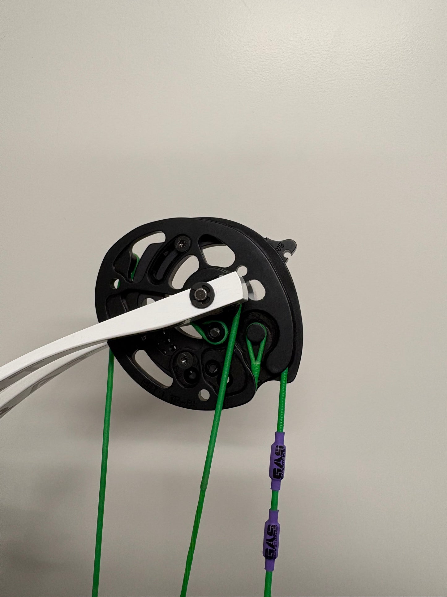 Hoyt Stratos 36 Compound Bow RH Stardust Purple HBT #1 50-60 lbs - Used
