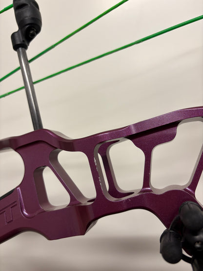Hoyt Stratos 36 Compound Bow RH Stardust Purple HBT #1 50-60 lbs - Used