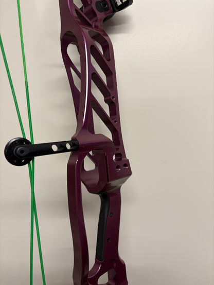 Hoyt Stratos 36 Compound Bow RH Stardust Purple HBT #1 50-60 lbs - Used