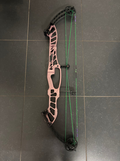 Hoyt Stratos 40 Compound Bow RH Champagne Pink HBT #1 50-60 lbs - Used