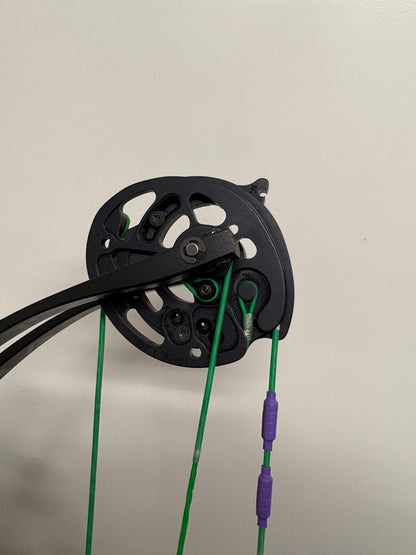 Hoyt Stratos 40 Compound Bow RH Champagne Pink HBT #1 50-60 lbs - Used