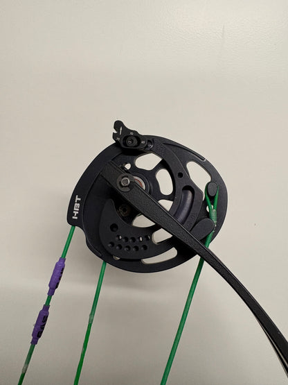 Hoyt Stratos 40 Compound Bow RH Champagne Pink HBT #1 50-60 lbs - Used