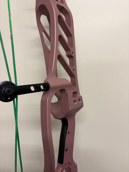 Hoyt Stratos 40 Compound Bow RH Champagne Pink HBT #1 50-60 lbs - Used