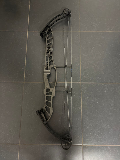 Hoyt Stratos 40 Compound Bow RH Slate SVX #3 50-60 lbs - Used