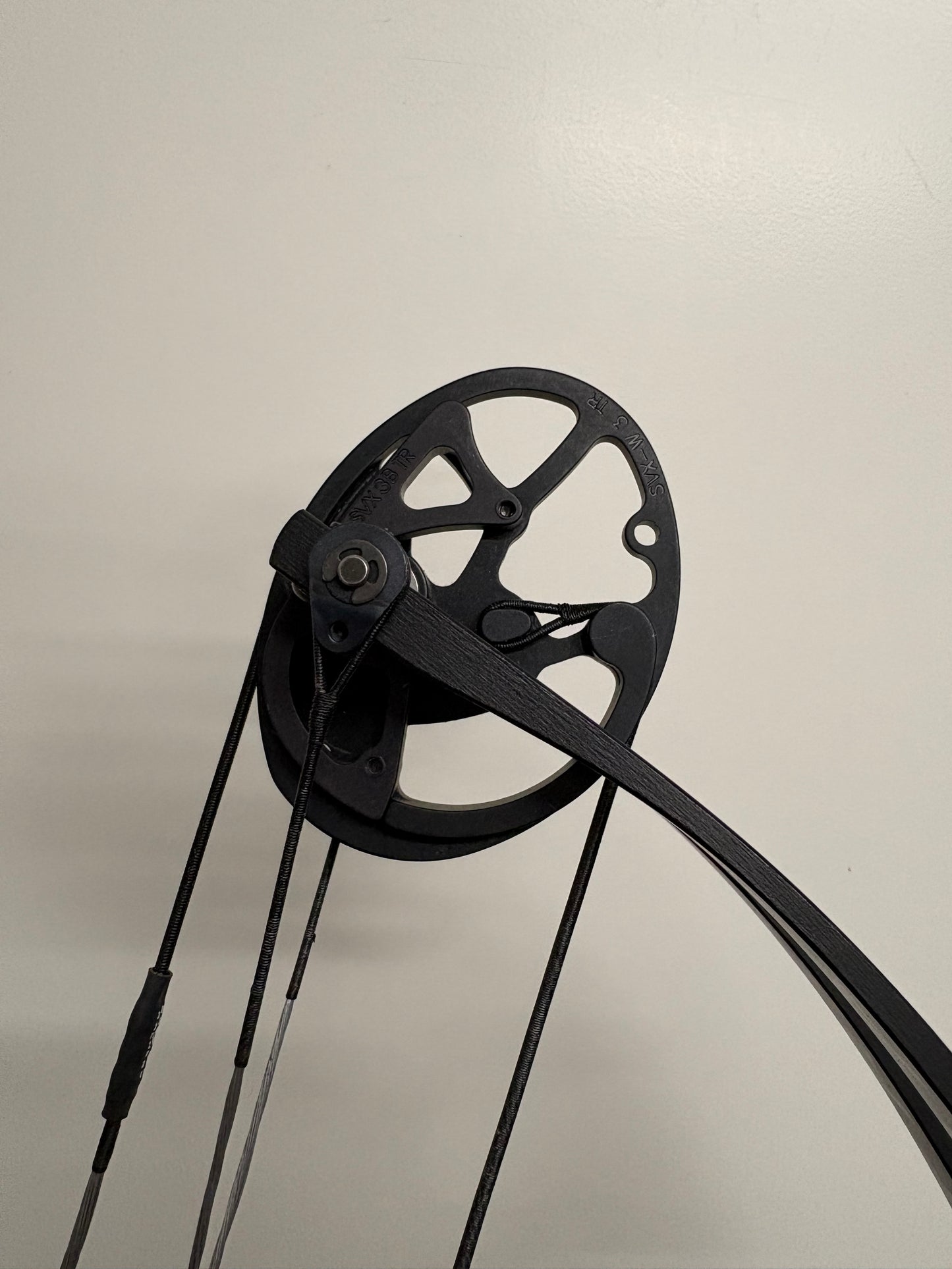 Hoyt Stratos 40 Compound Bow RH Slate SVX #3 50-60 lbs - Used