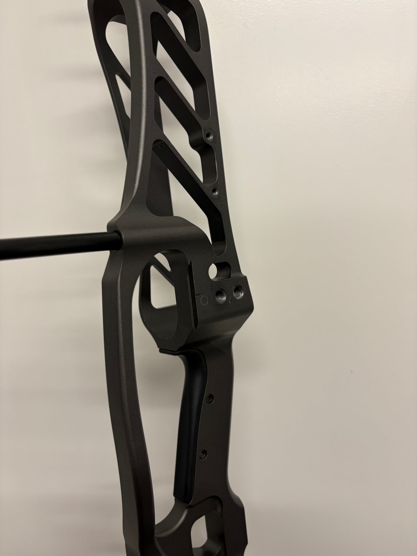 Hoyt Stratos 40 Compound Bow RH Slate SVX #3 50-60 lbs - Used