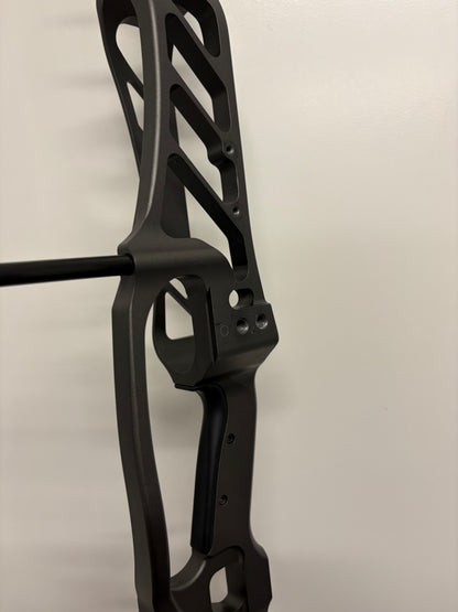 Hoyt Stratos 40 Compound Bow RH Slate SVX #3 50-60 lbs - Used