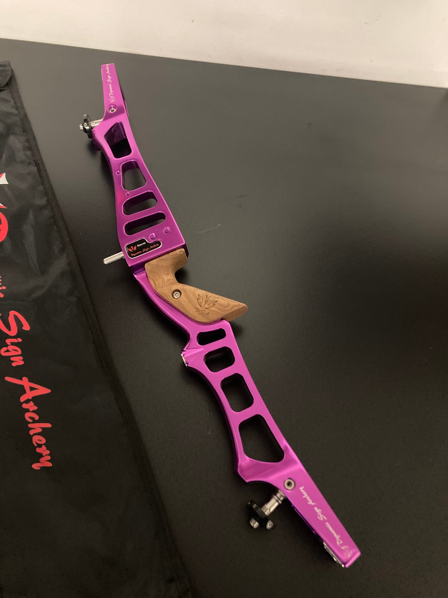 Dynamic Sign Archery Storm Riser ILF LH Purple - Show Model