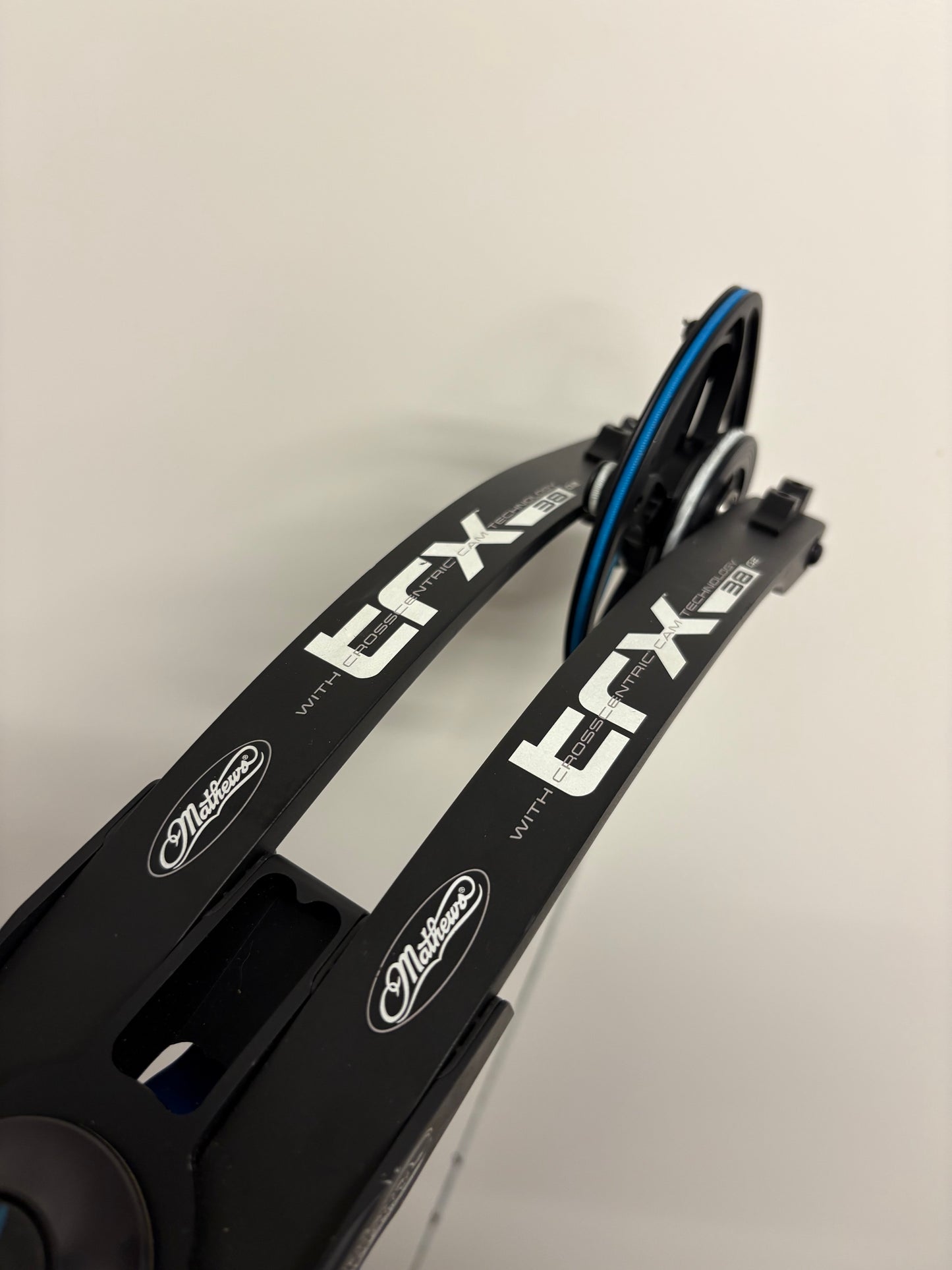 Mathews TRX 38 G2 Compound Bow RH Blue 50-60 lbs - Used