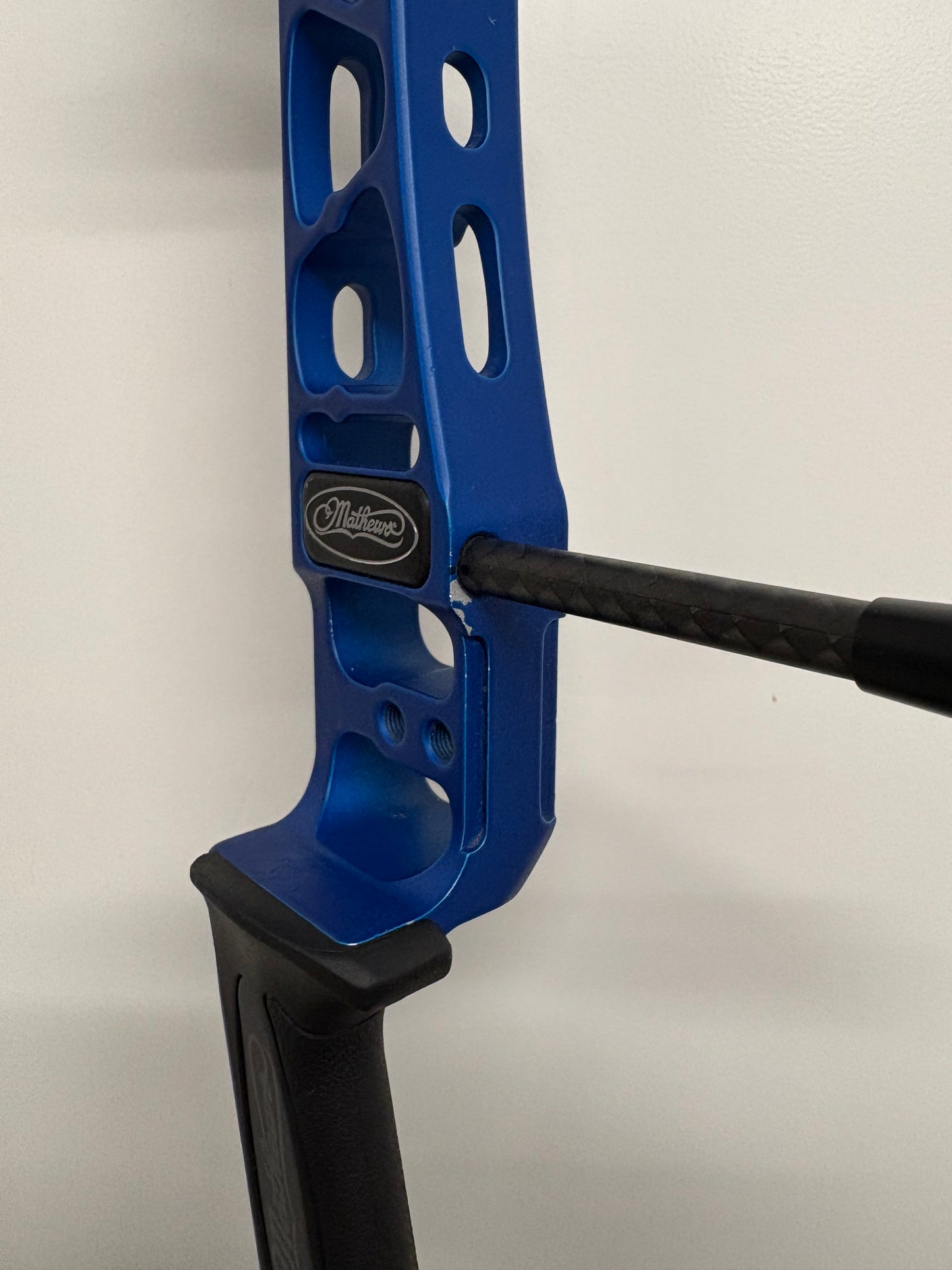Mathews TRX 38 G2 Compound Bow RH Blue 50-60 lbs - Used