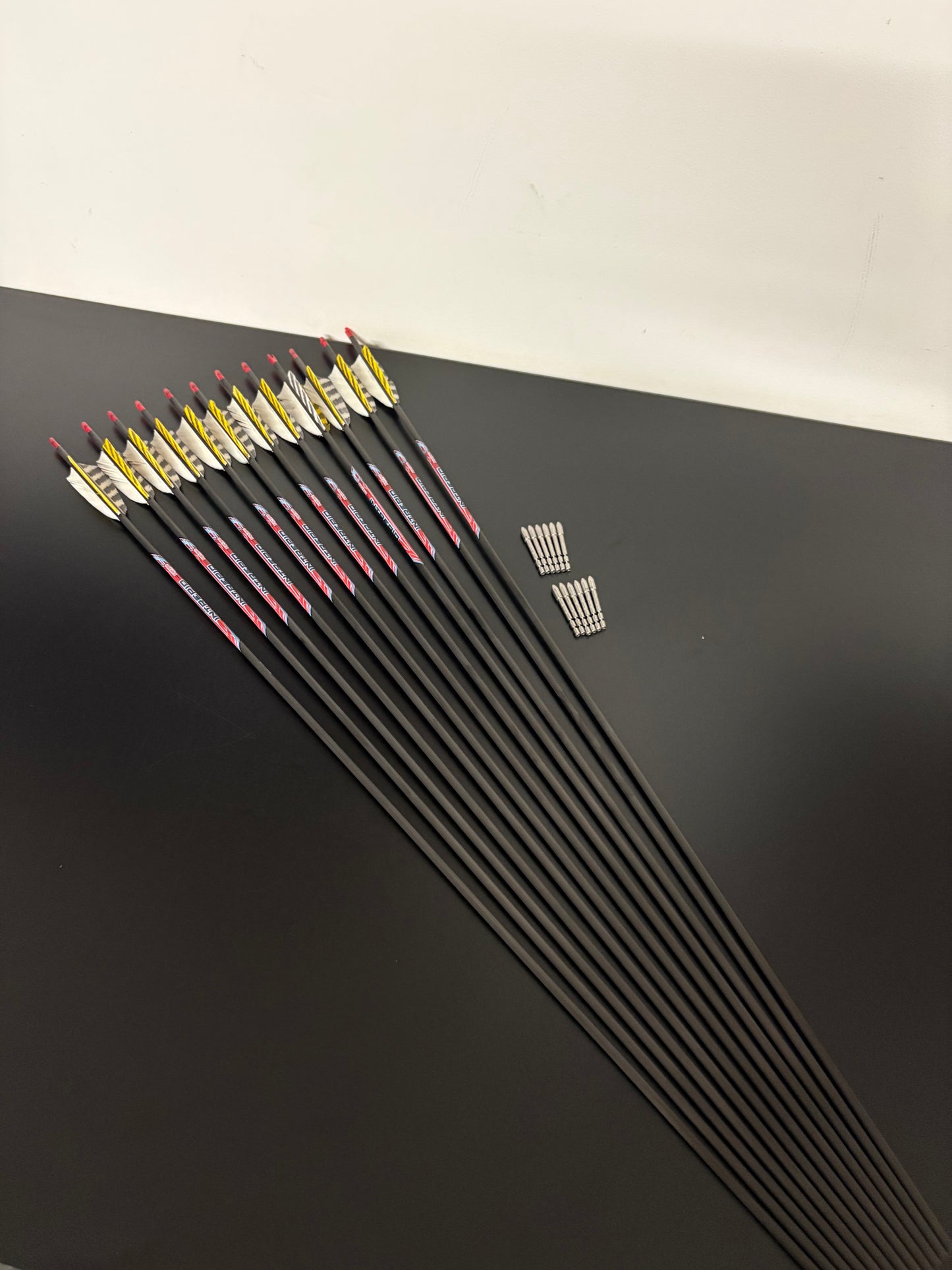 Black Eagle Intrepid Carbon Arrows Spine 800 / 12 pcs / 32 inch - Show Model