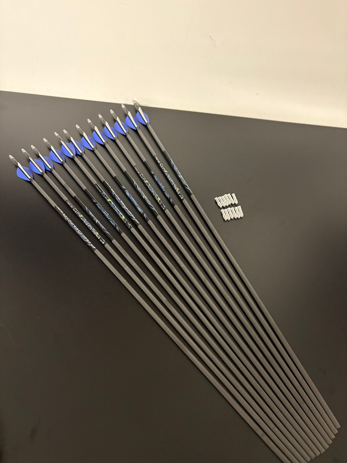 Carbon Express Predator 3050 Carbon Arrows Spine 500 / 12 pcs / 30 inch - NEW