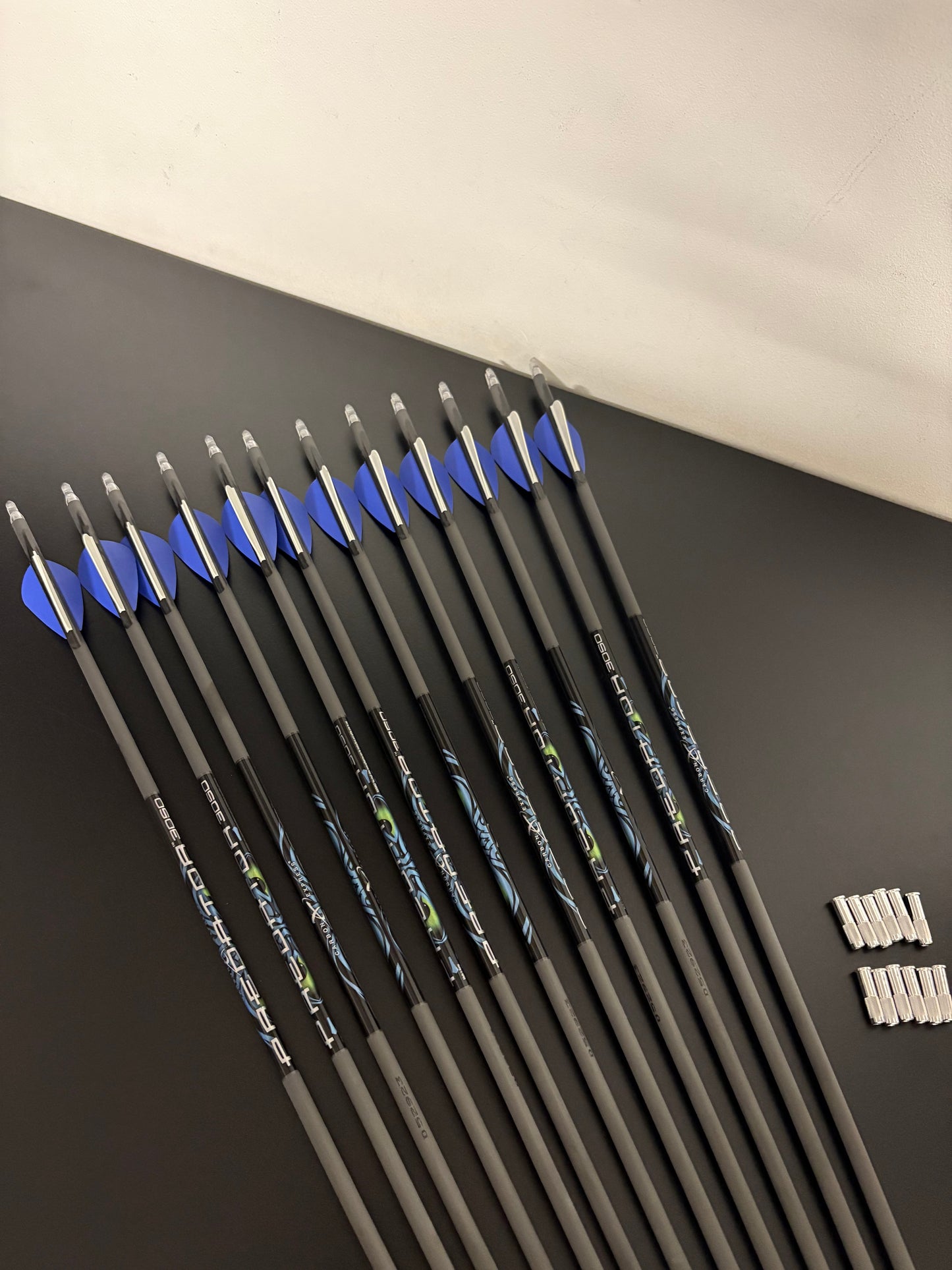 Carbon Express Predator 3050 Carbon Arrows Spine 500 / 12 pcs / 30 inch - NEW