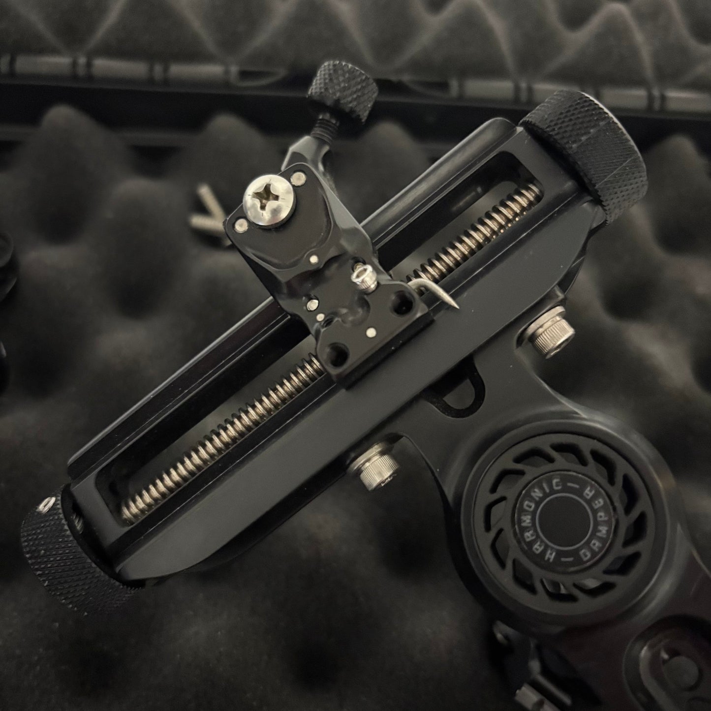 Axcel AX3000 Compound Sight RH Black 9'' - Used (#OR9)