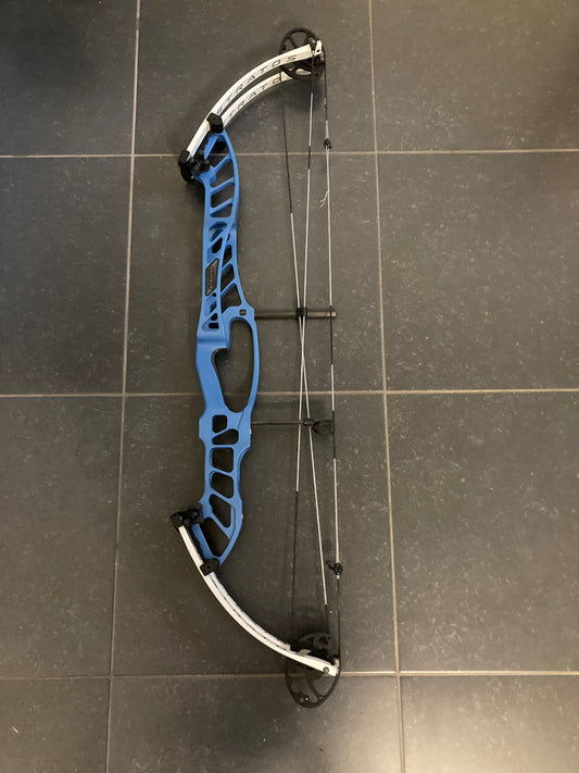 Hoyt Stratos 40 Long Draw Compound Bow RH Liquid Blue SVX #5 50-60 lbs - Used (#1.1)