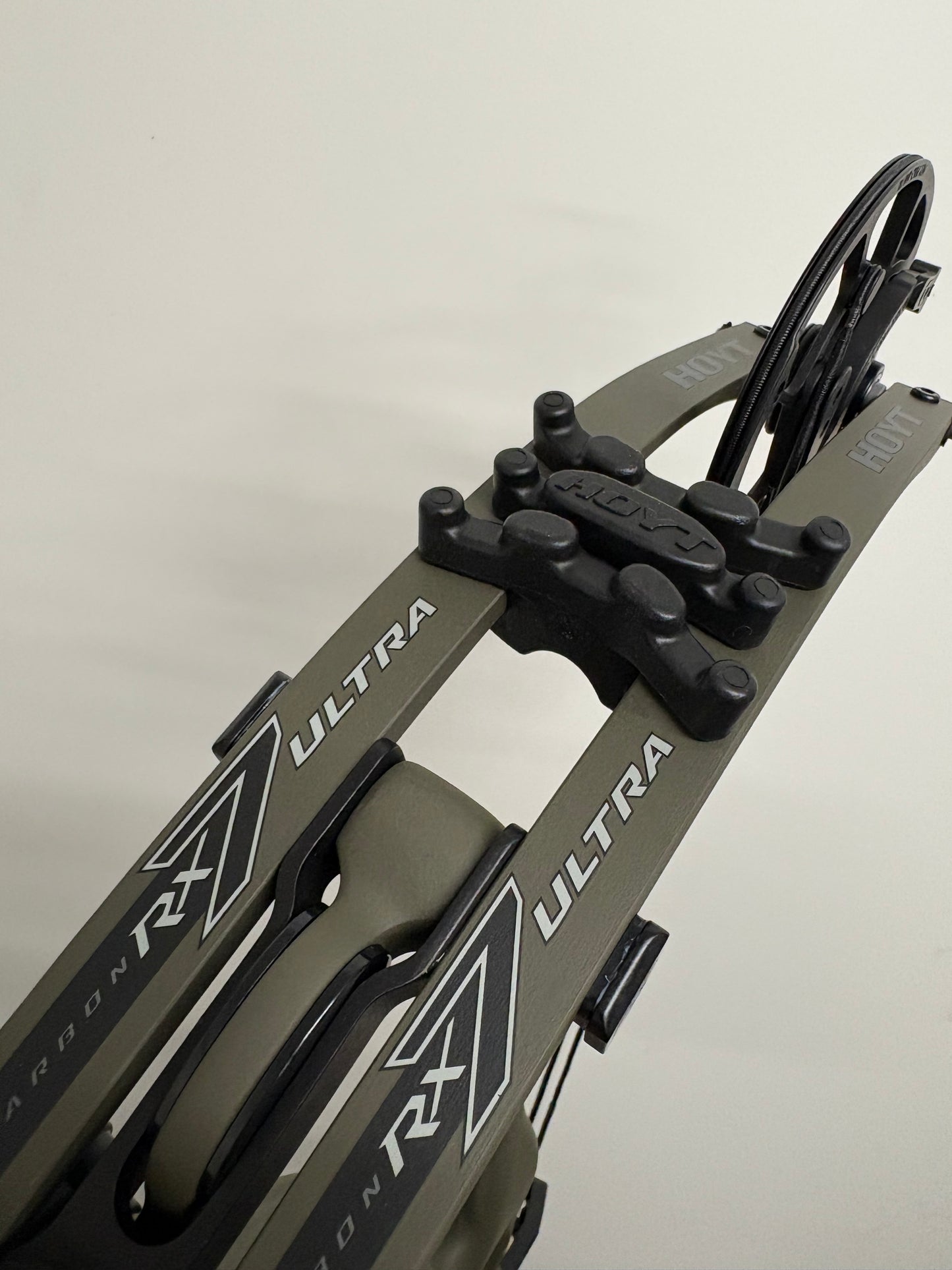Hoyt Carbon RX7 Ultra Compound Bow LH Wilderness 40-50 lbs - NEW