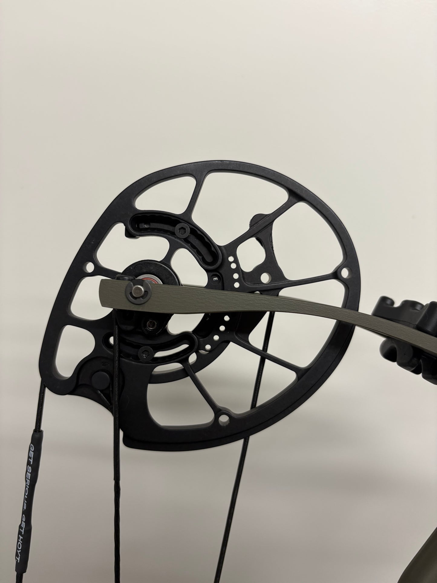 Hoyt Carbon RX7 Ultra Compound Bow LH Wilderness 40-50 lbs - NEW