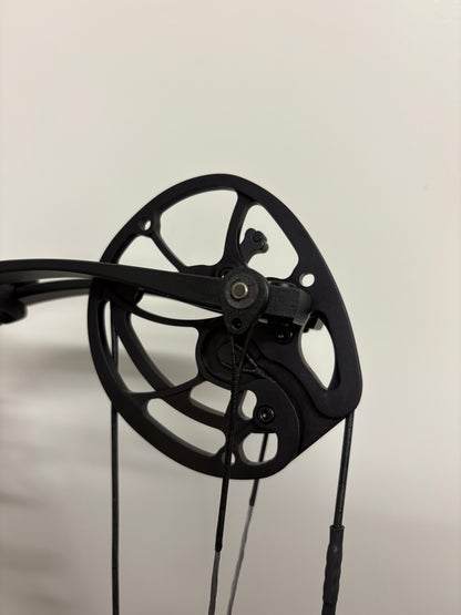 Hoyt Eclipse EC Compound Bow RH Black Out EC #2 40-50 lbs - NEW (#1.1)