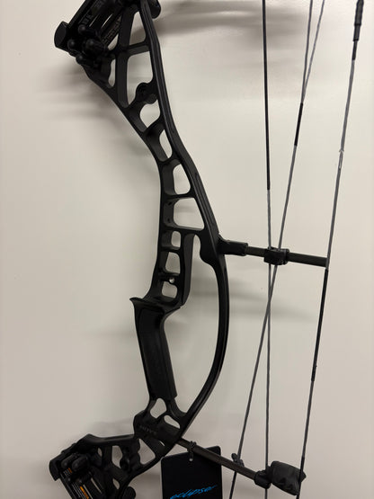 Hoyt Eclipse EC Compound Bow RH Black Out EC #2 40-50 lbs - NEW (#1.1)