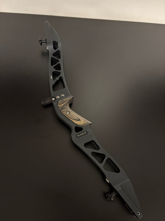 Hoyt Riser Xakt ILF RH Black/Grey 25''- Used