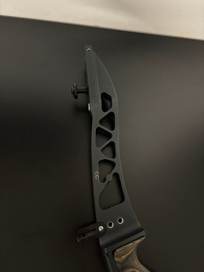 Hoyt Riser Xakt ILF RH Black/Grey 25''- Used
