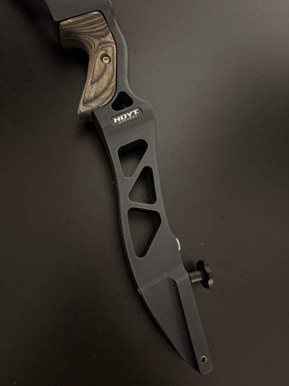 Hoyt Riser Xakt ILF RH Black/Grey 25''- Used