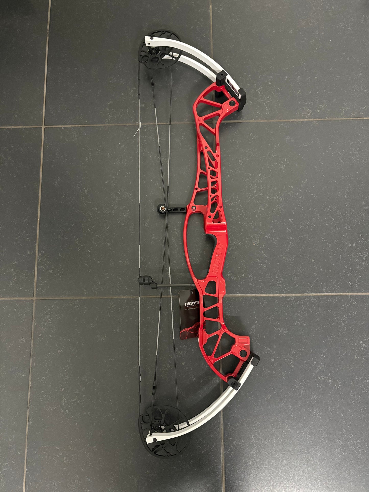 Hoyt Concept X 37 Compound Bow LH Red Flare 50-60 lbs White Limbs - NEW