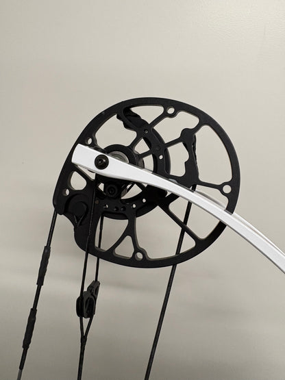 Hoyt Concept X 37 Compound Bow LH Red Flare 50-60 lbs White Limbs - NEW