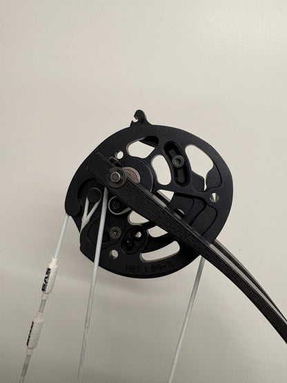 Hoyt Stratos 40 Compound Bow LH Slate HBT #1 50-60 lbs - Show Model