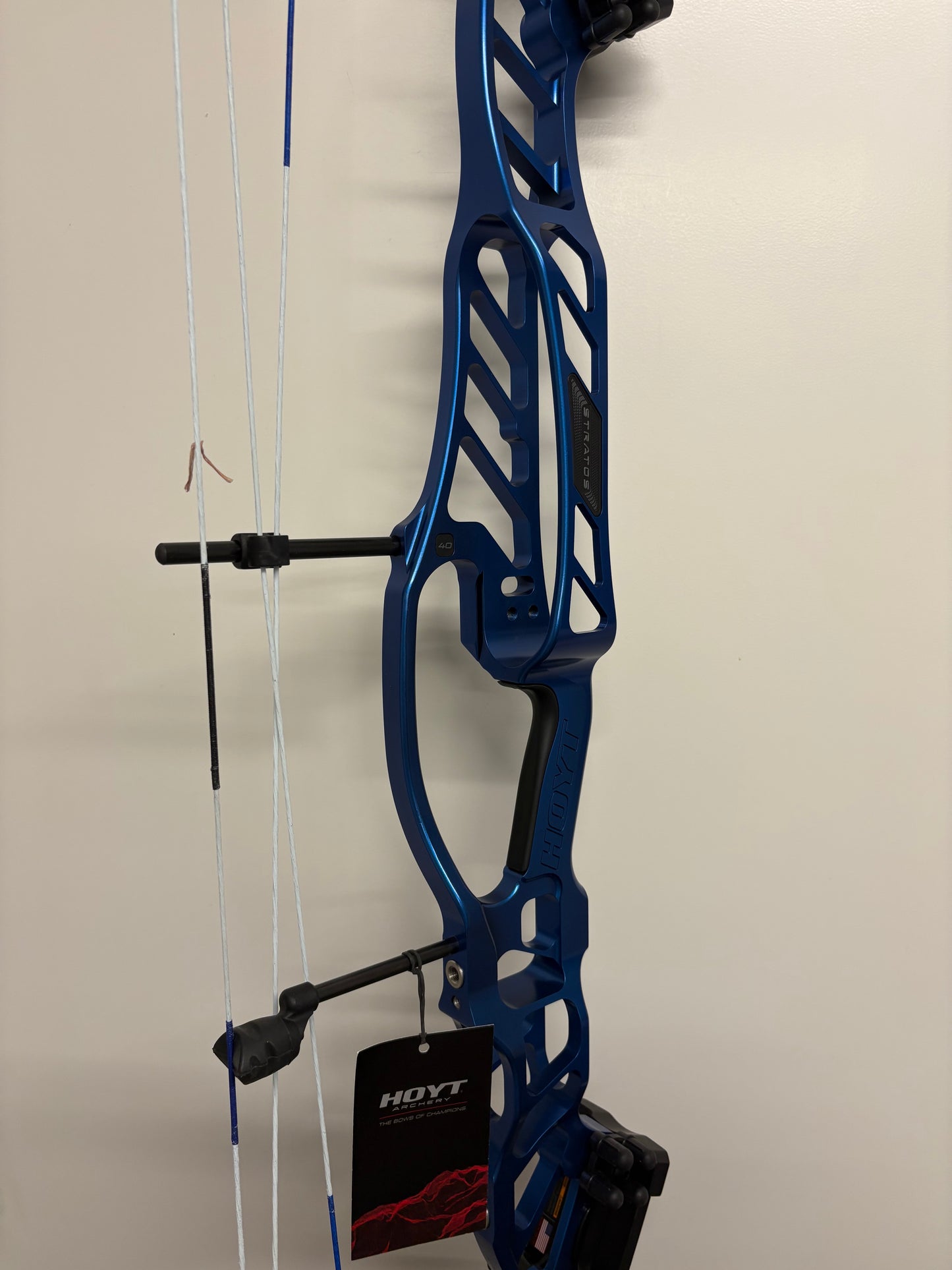 Hoyt Stratos 40 Compound Bow LH Cosmo Blue SVX #2 50-60 lbs GAS Bowstrings - NEW