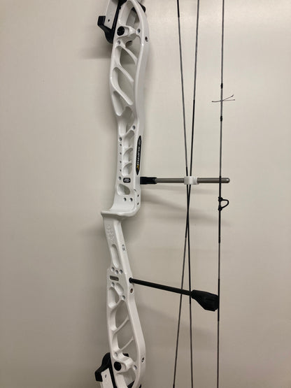 PSE Supra X 40 SE2 Compound Bow RH White 50-60 lbs - Used