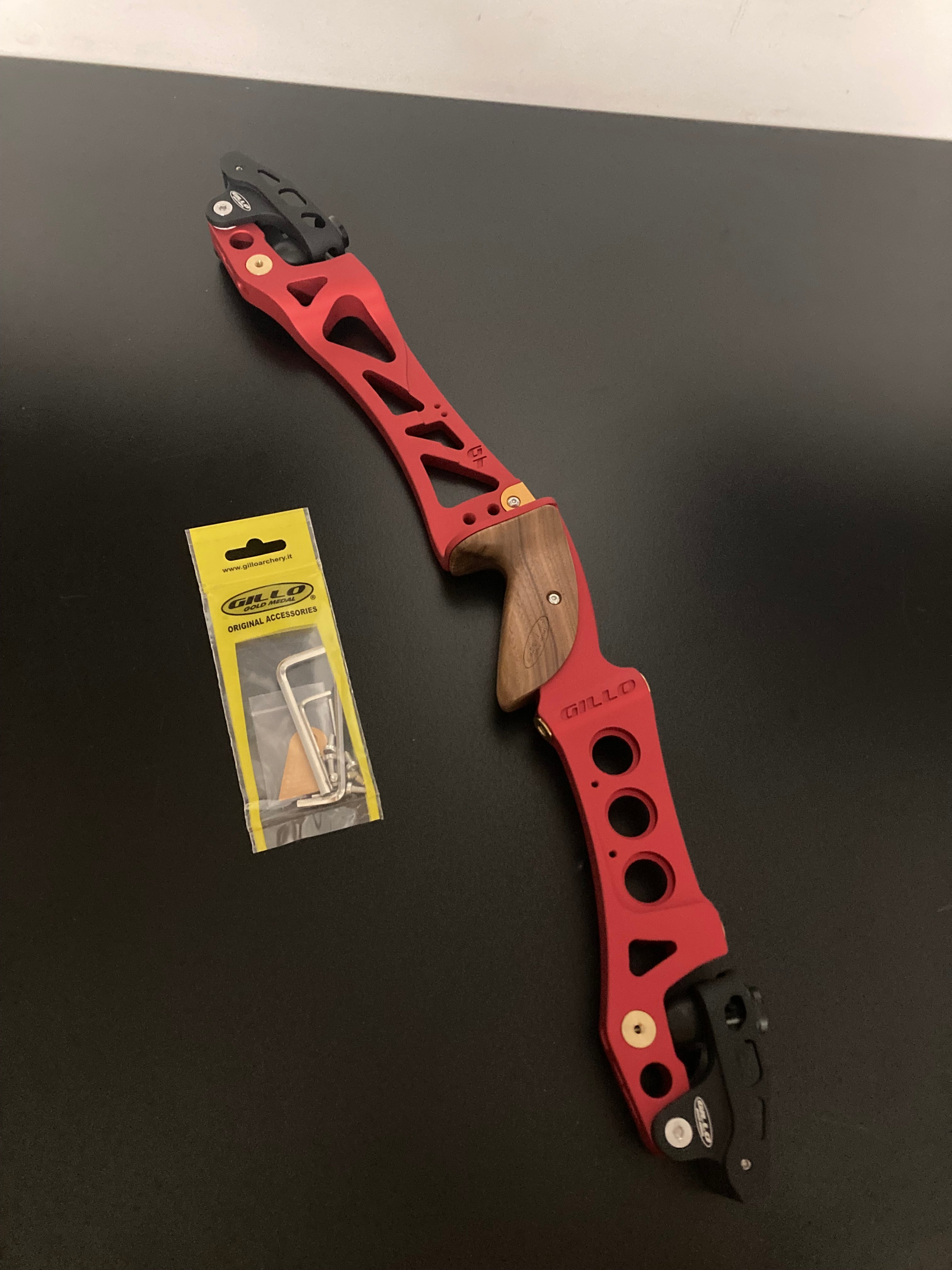 Gillo Riser GT25 ILF LH Red 25'' B-Grade - Show Model (#9) – Archery Outlet