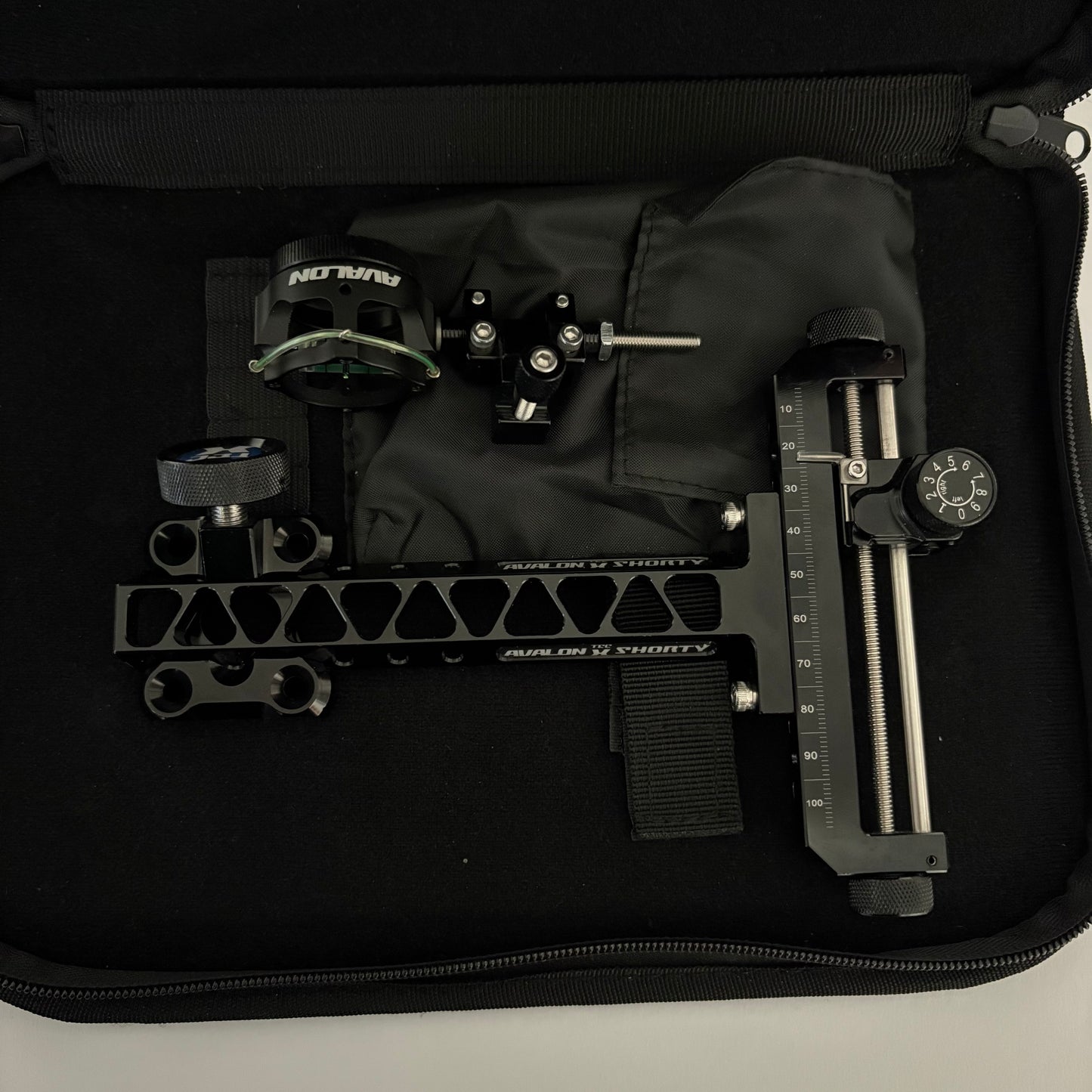 Avalon Tec X Shorty Compound Sight RH Black 6 inch Incl. scope - Used (#OR12)