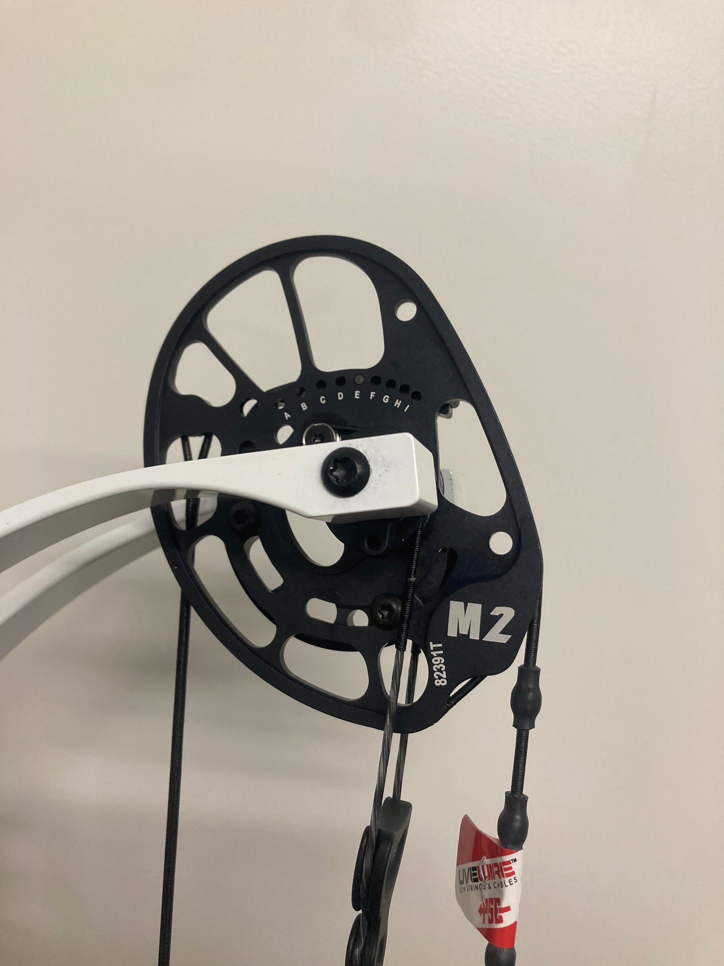 PSE Dominator Duo 40 M2 Compound Bow RH/LH Black Cherry 50-60 lbs - NEW