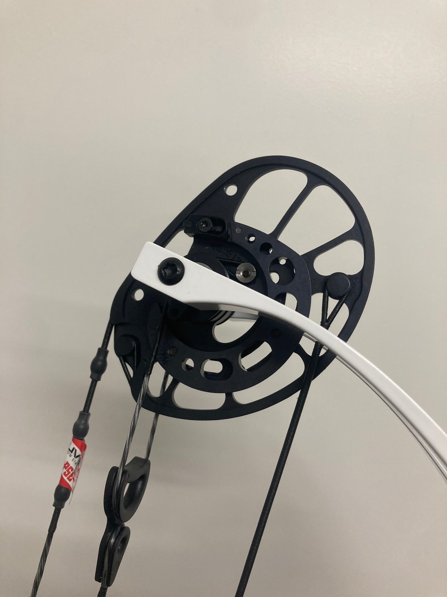 PSE Dominator Duo 40 M2 Compound Bow RH/LH Black Cherry 50-60 lbs - NEW