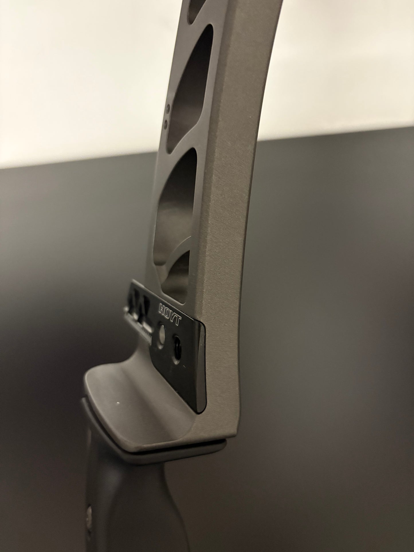 Hoyt Riser Formula XD RH Slate 25'' - Used