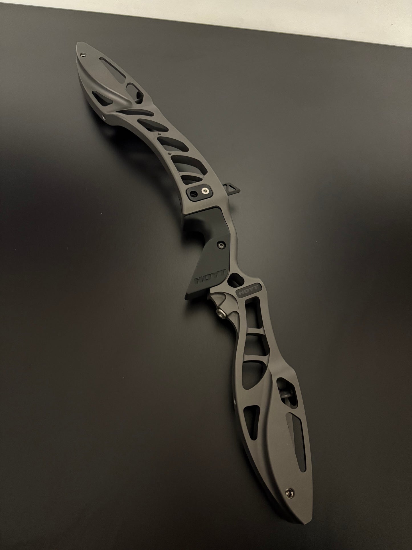 Hoyt Riser Formula XD RH Slate 25'' - Used