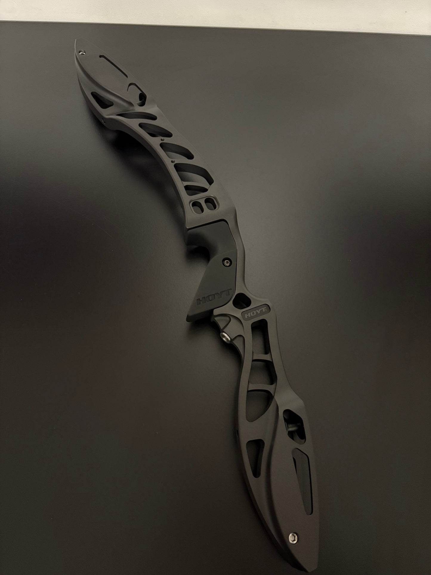 Hoyt Riser Formula XD RH Black Ink 25'' - NEW