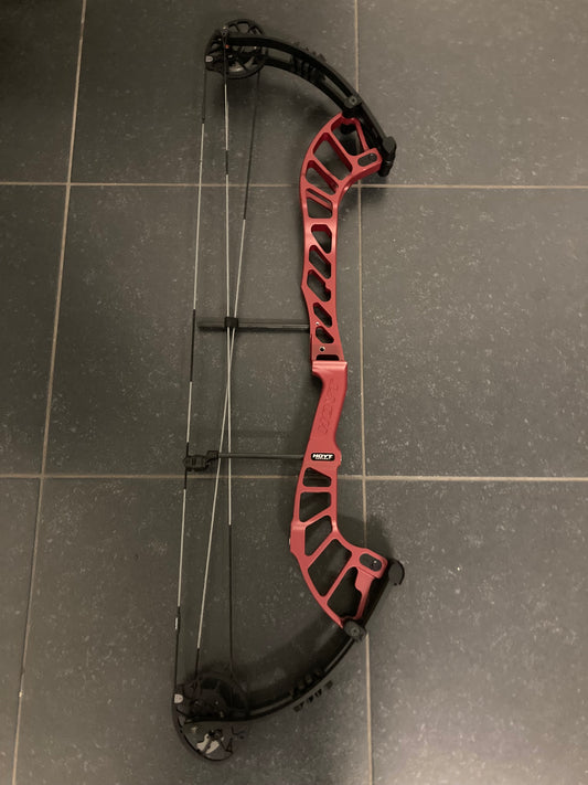 Hoyt Altus 38 Compound Bow LH Lava Red DCX #3 50-60 lbs - NEW