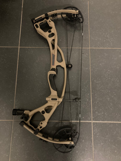 Hoyt RX5 Compound Bow RH Buckskin HBX 50-60 lbs - Show Model (#1.1)