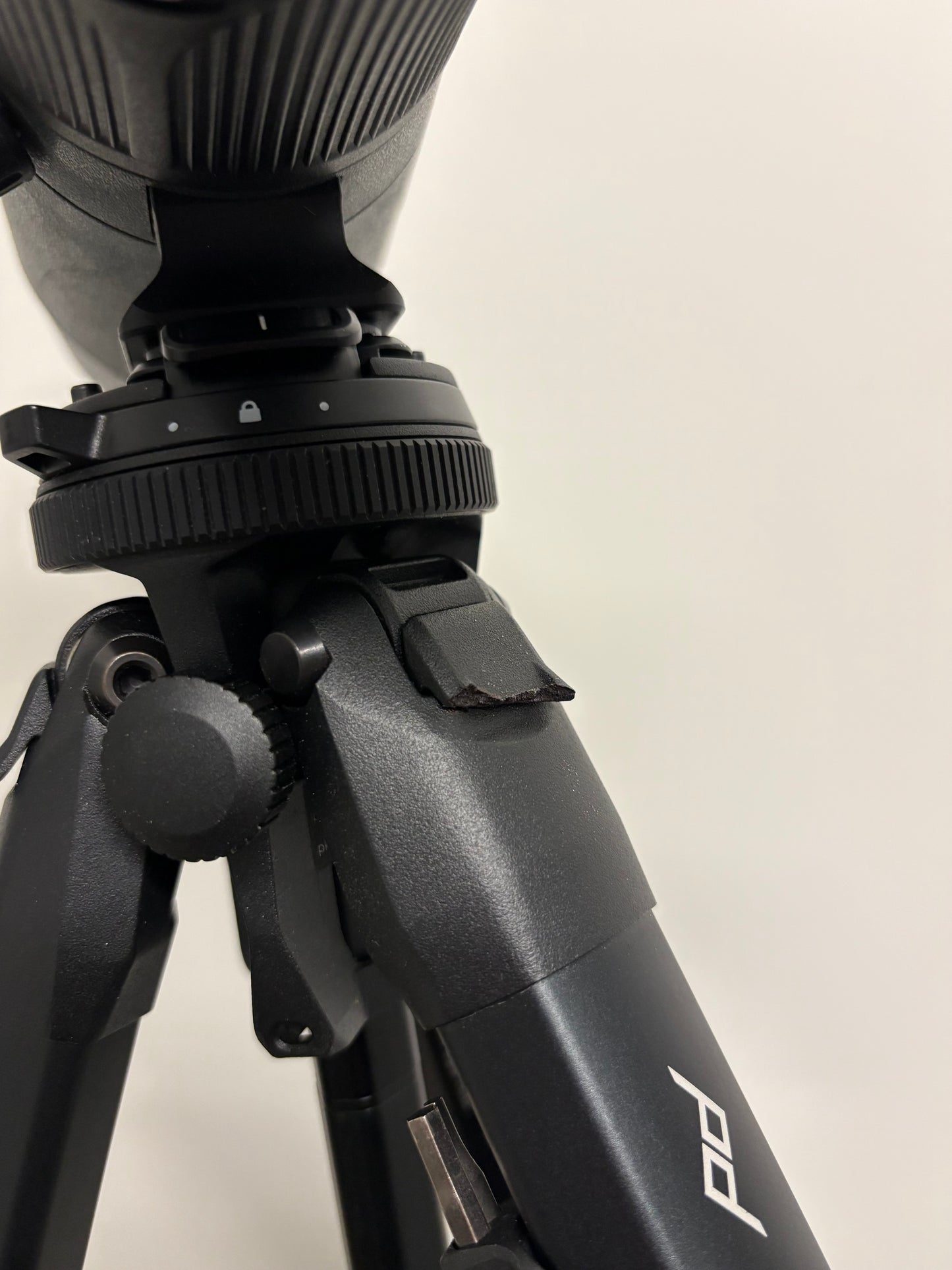 Swarovski ATS 25-50x65 HD Spotting Scope Incl. Peak Design Tripod - Used