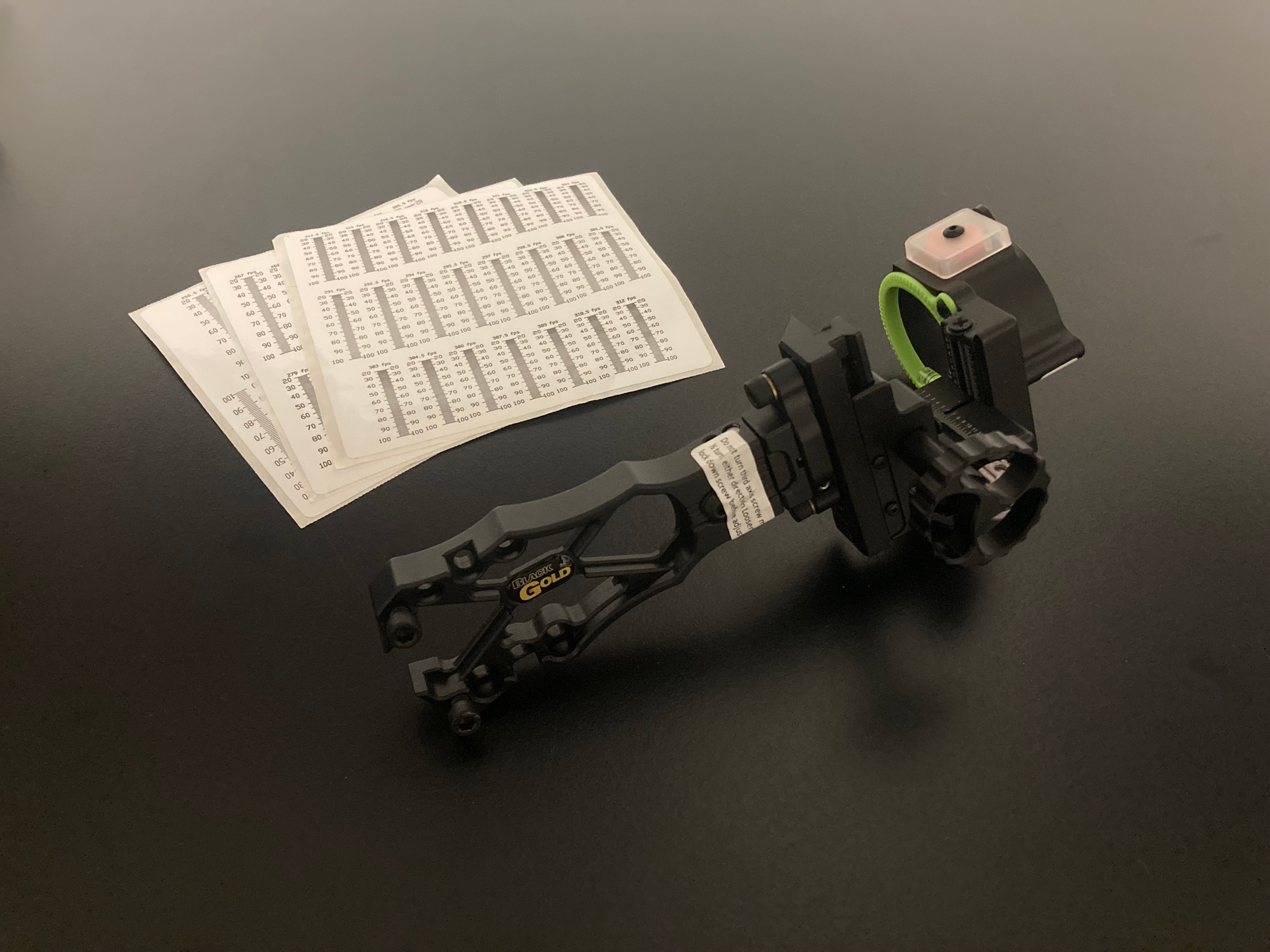 Black Gold Ascent New Black Gold Dual Trac Mountain Lite Dovetail 2 Pin .019 Green Arc Longbow - Foto 3