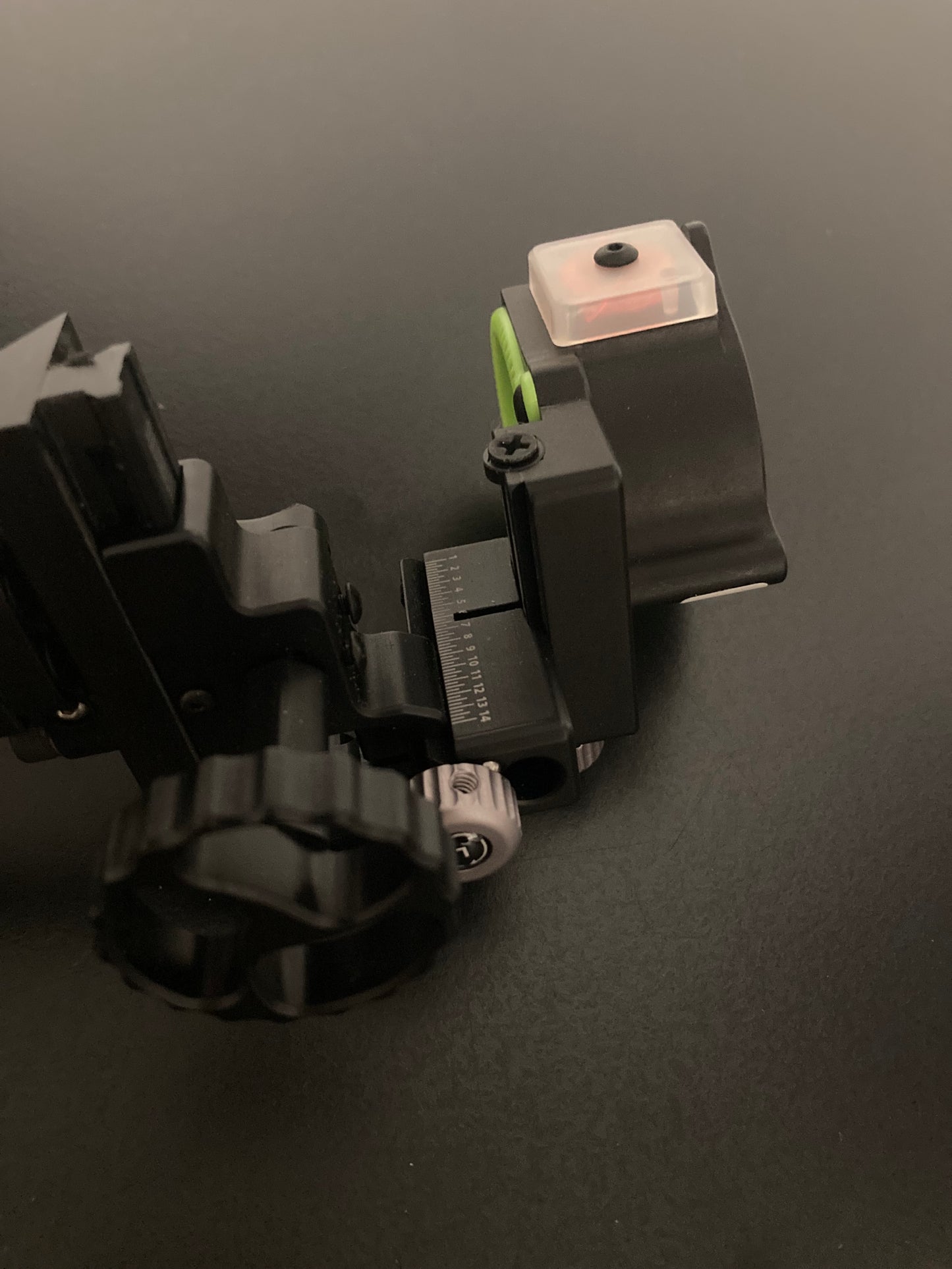 Black Gold Mountain Lite Dual Trac Vertical 2-pin Sight RH - Show Model