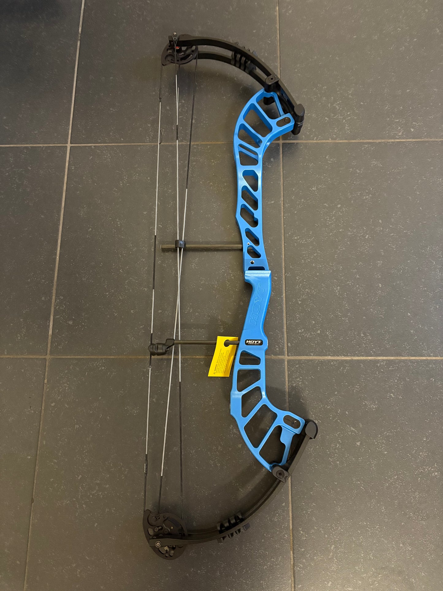Hoyt Altus 38 Compound Bow LH Electric Blue DCX #1 50-60 lbs - NEW