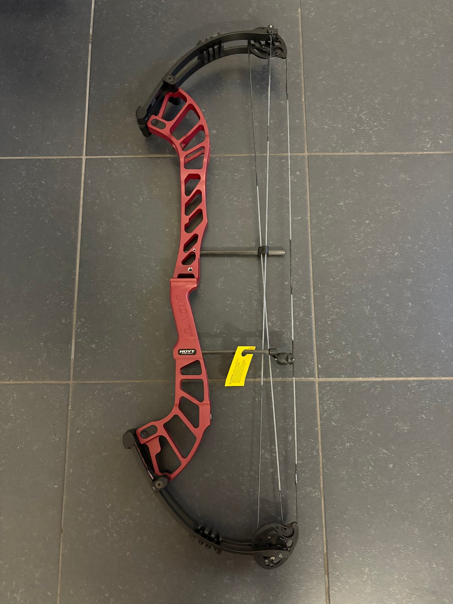 Hoyt Altus 38 Compound Bow RH Lava Red DCX #1 50-60 lbs - NEW